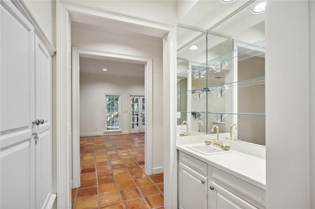 2770 Carmon On Wesley NW