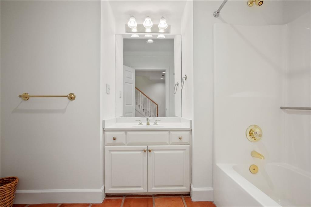 2770 Carmon On Wesley NW