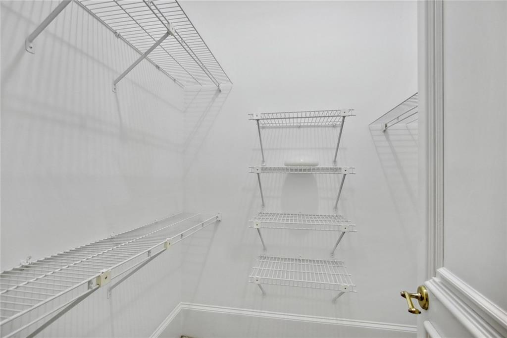 2770 Carmon On Wesley NW