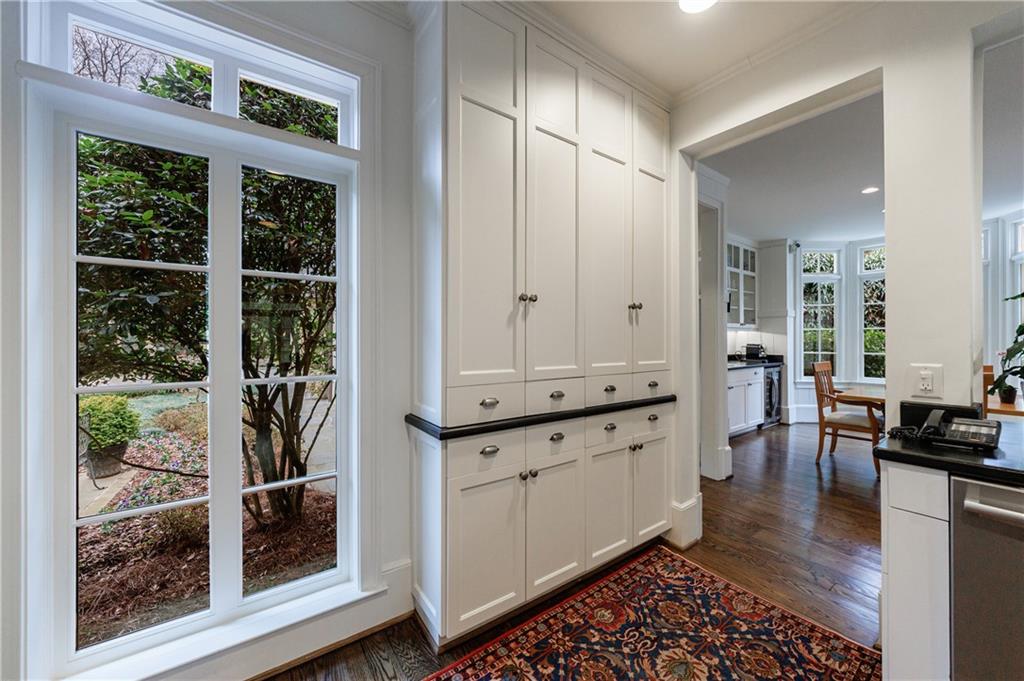 3302 W Andrews Drive NW