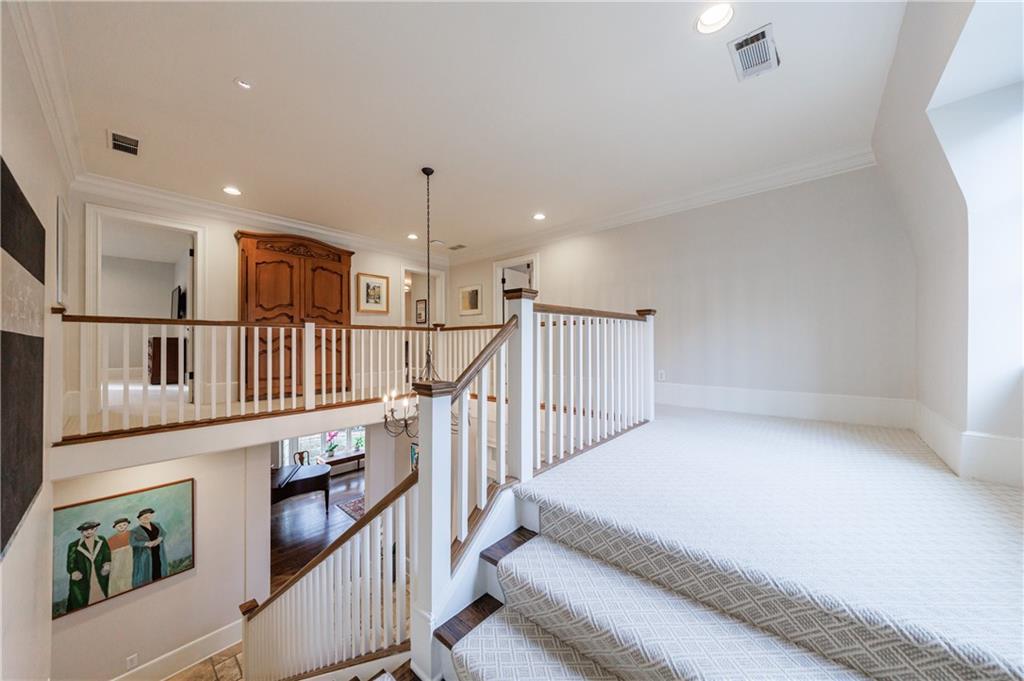 3302 W Andrews Drive NW