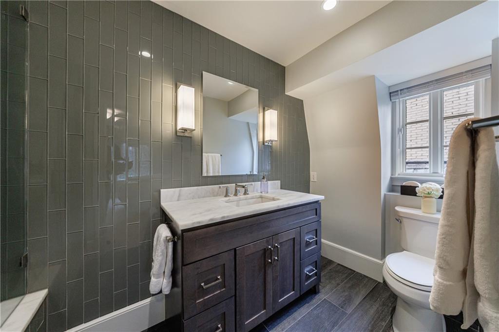 3302 W Andrews Drive NW