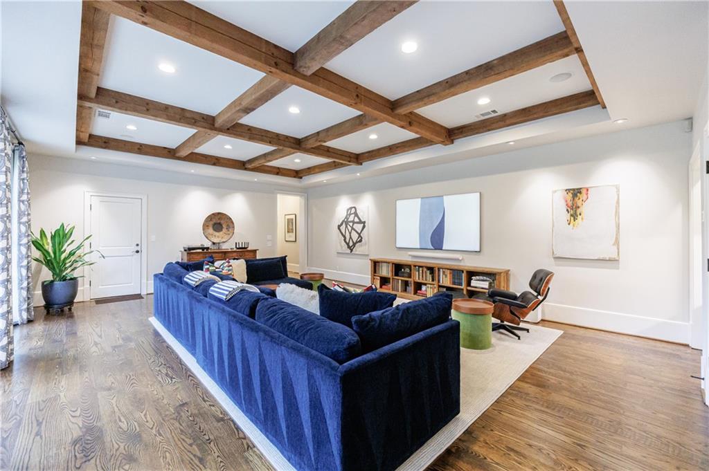 3302 W Andrews Drive NW