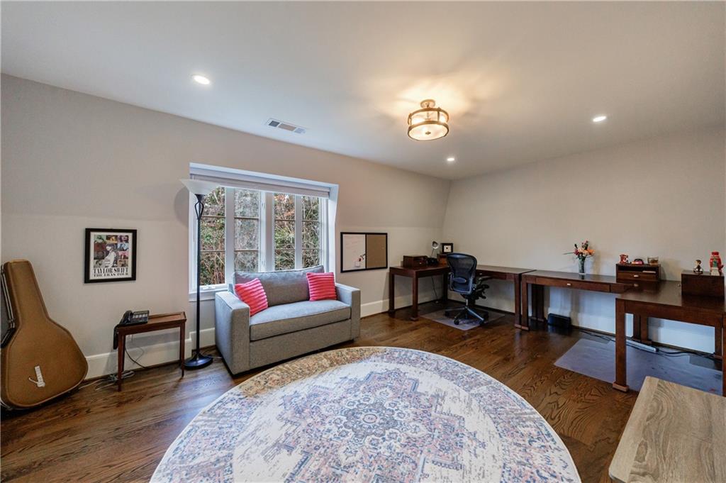 3302 W Andrews Drive NW