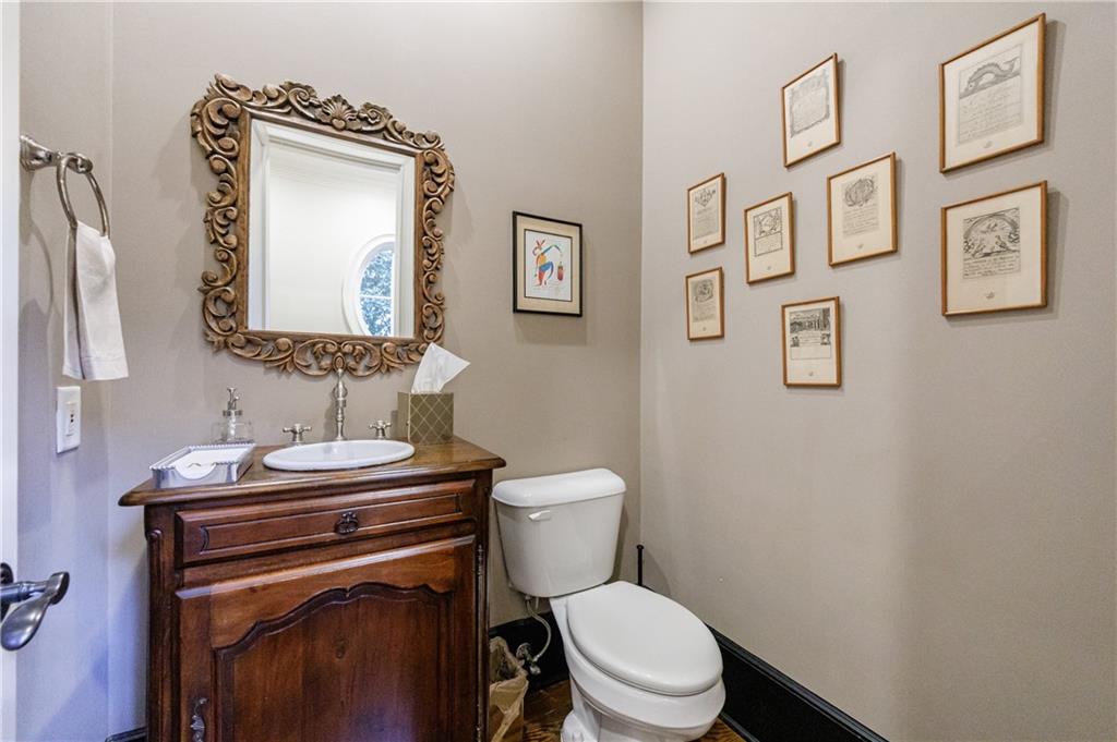 3302 W Andrews Drive NW