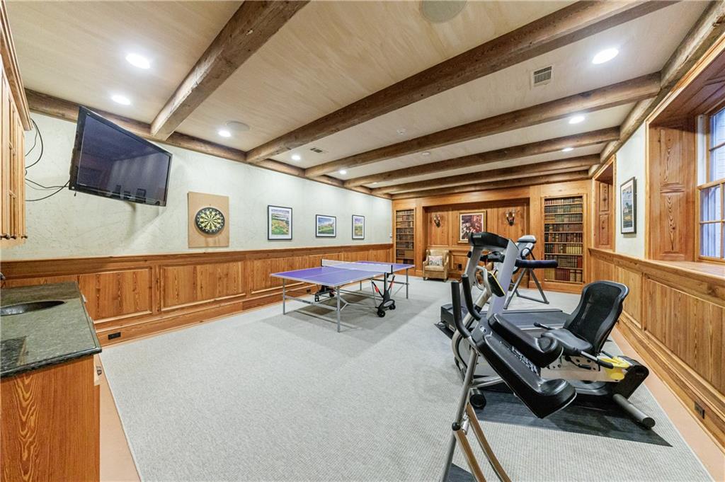 3302 W Andrews Drive NW