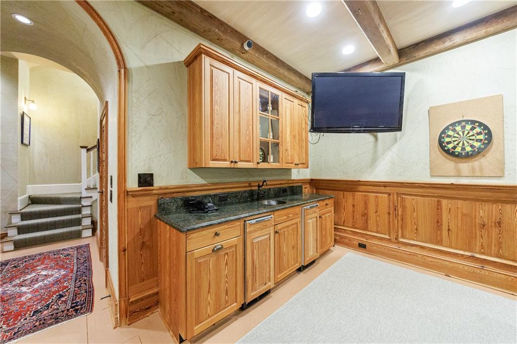 3302 W Andrews Drive NW