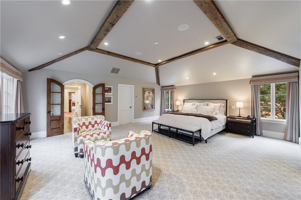 3302 W Andrews Drive NW