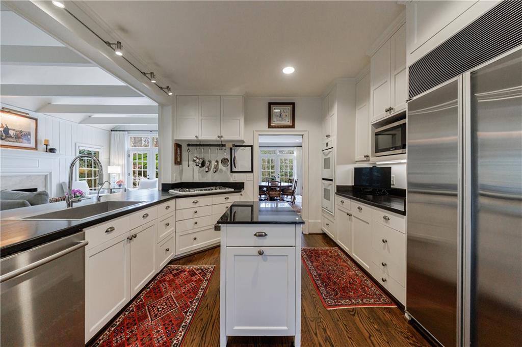 3302 W Andrews Drive NW