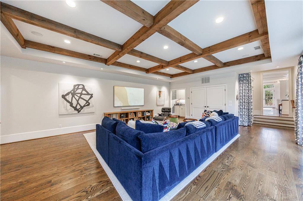 3302 W Andrews Drive NW