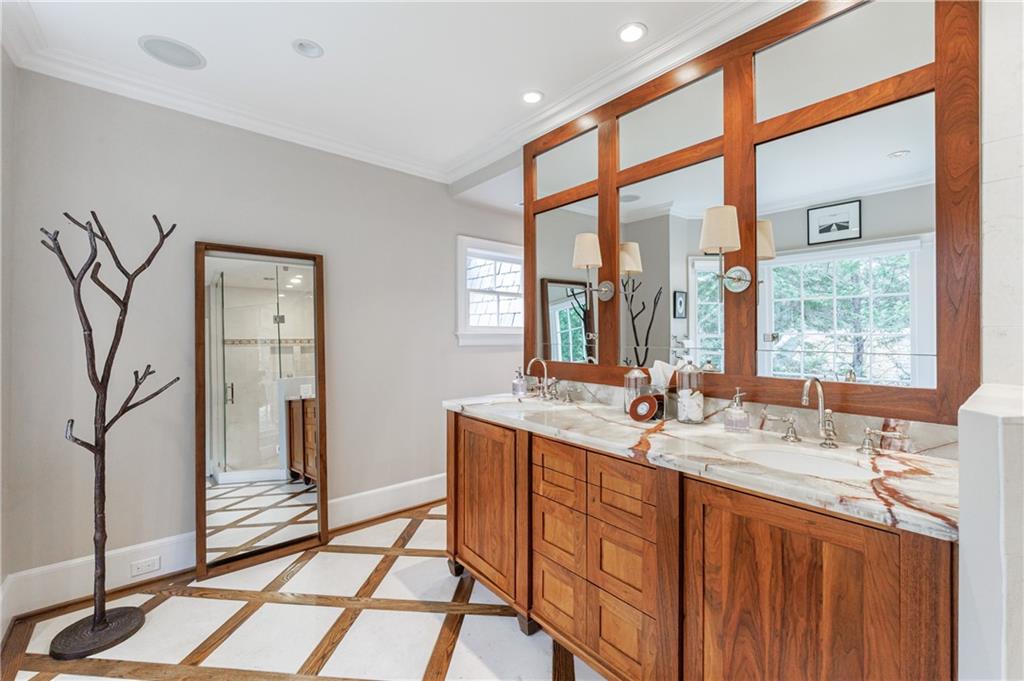 3302 W Andrews Drive NW