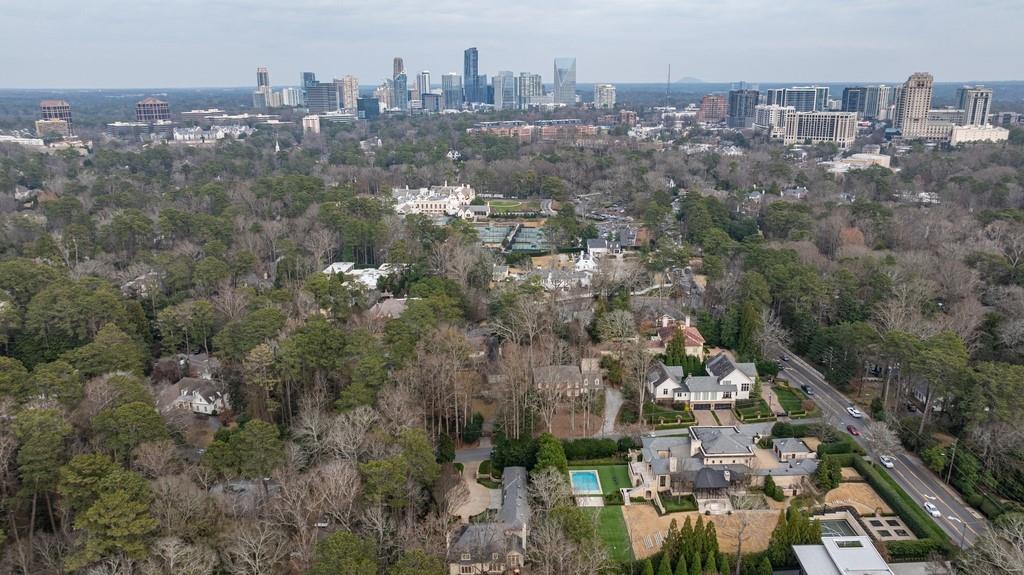 3302 W Andrews Drive NW