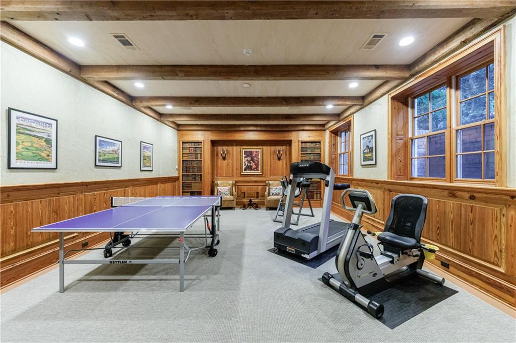 3302 W Andrews Drive NW