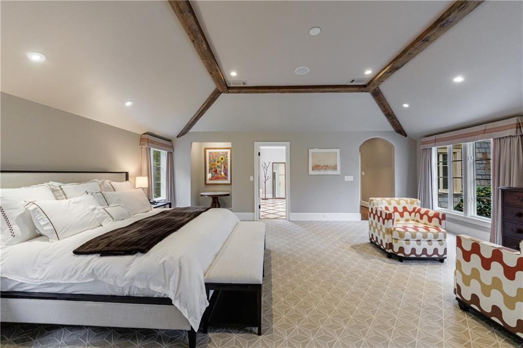 3302 W Andrews Drive NW