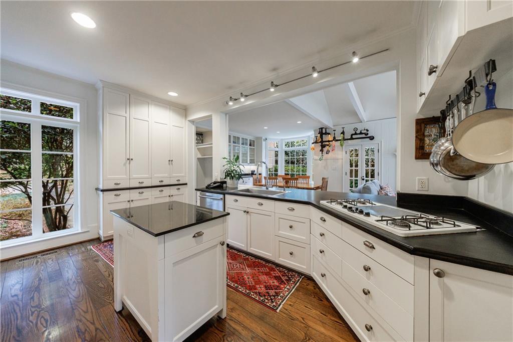 3302 W Andrews Drive NW