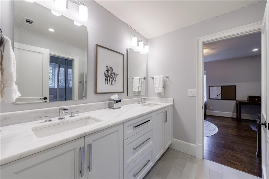 3302 W Andrews Drive NW