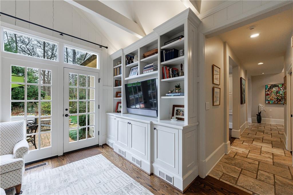 3302 W Andrews Drive NW