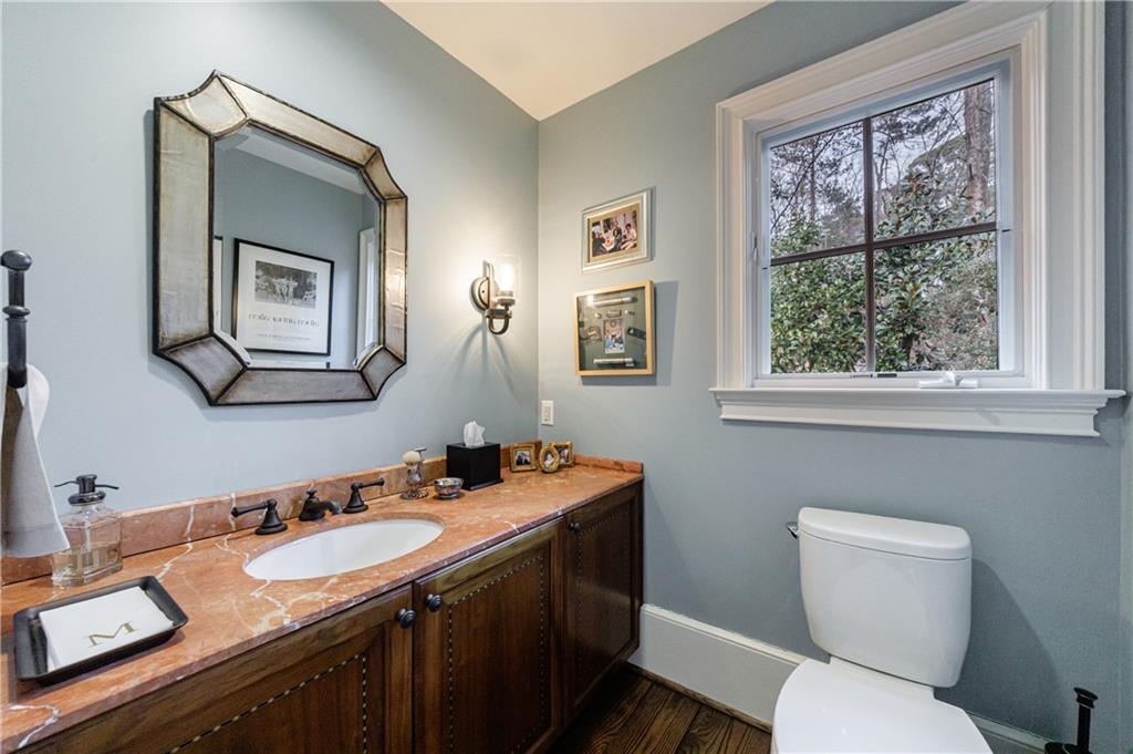 3302 W Andrews Drive NW