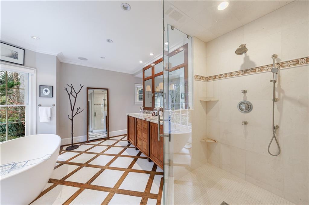 3302 W Andrews Drive NW