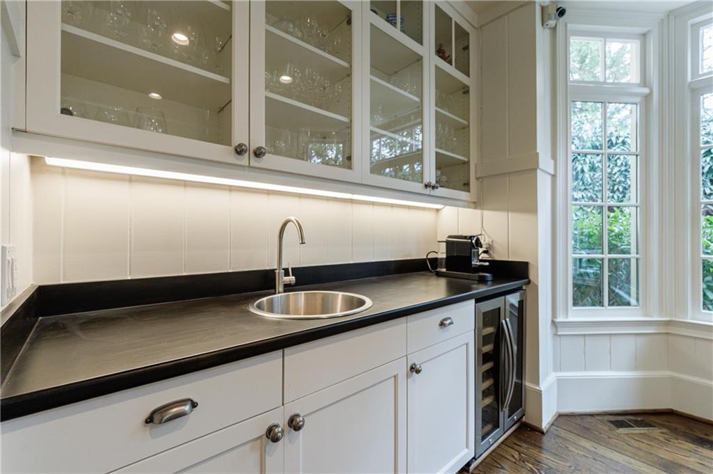 3302 W Andrews Drive NW