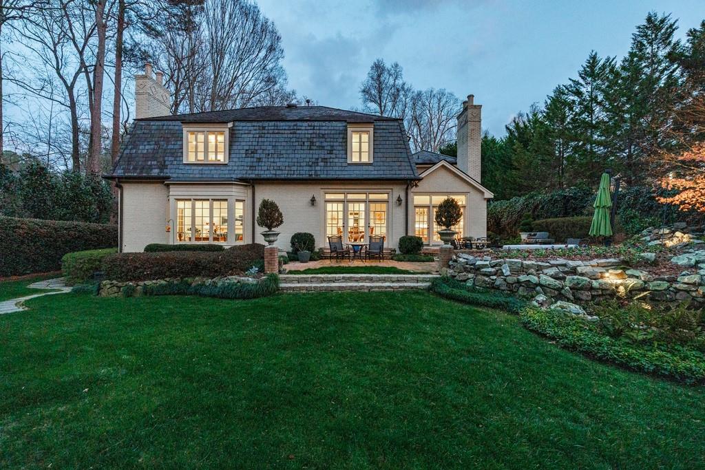 3302 W Andrews Drive NW