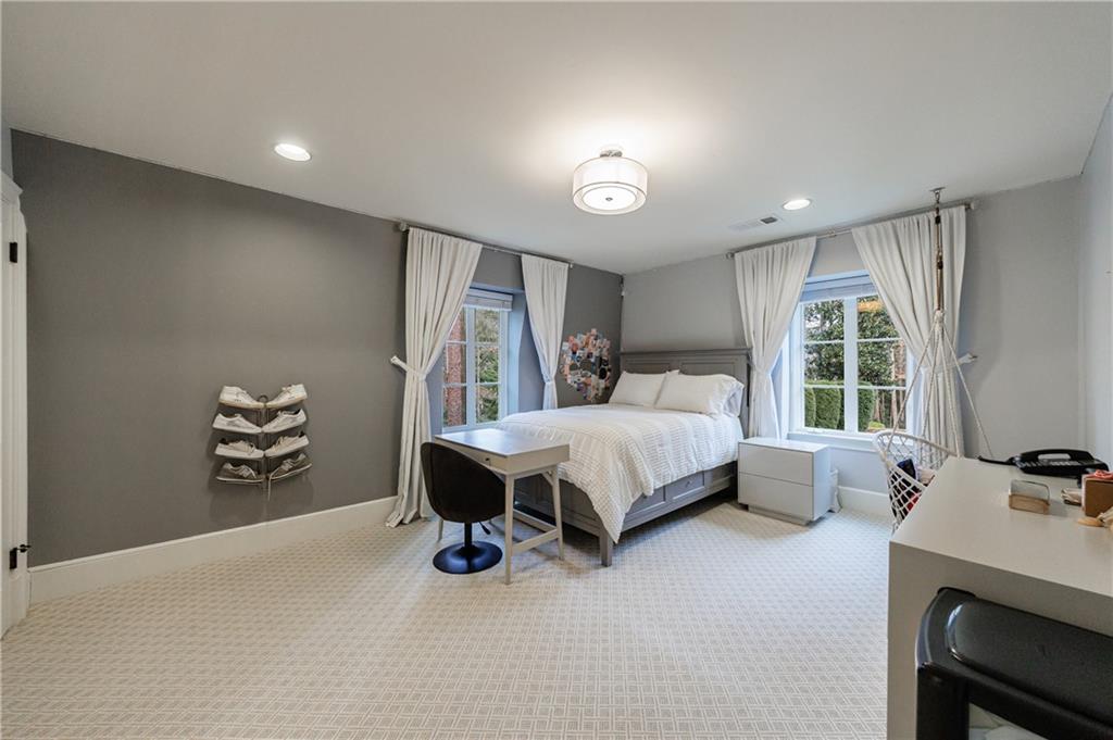 3302 W Andrews Drive NW