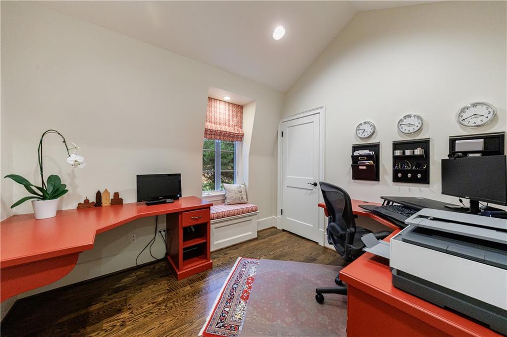 3302 W Andrews Drive NW