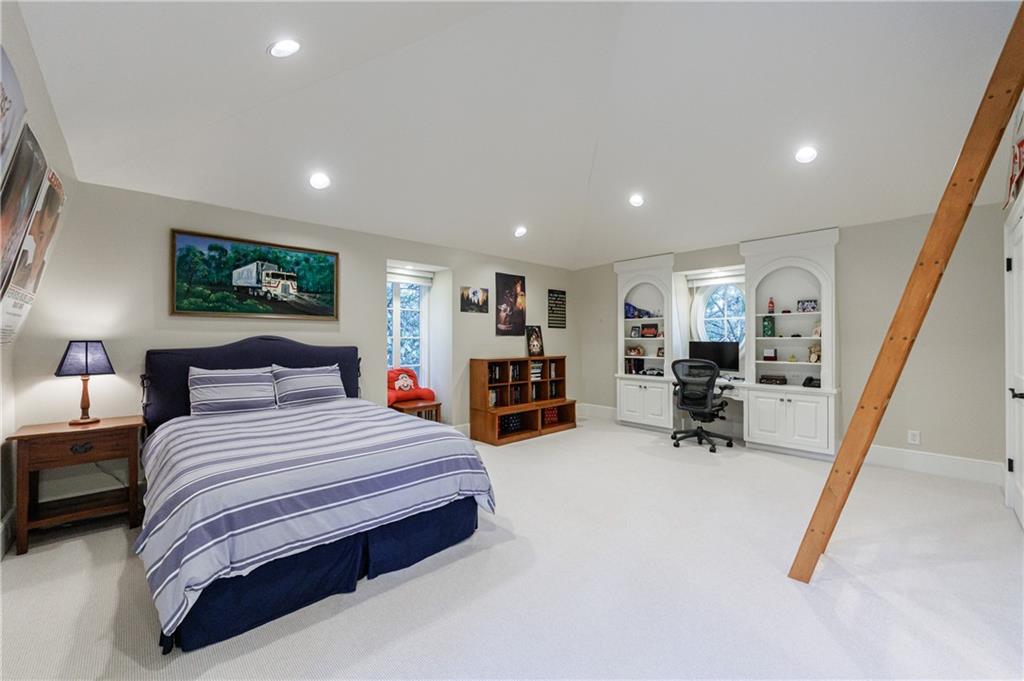 3302 W Andrews Drive NW