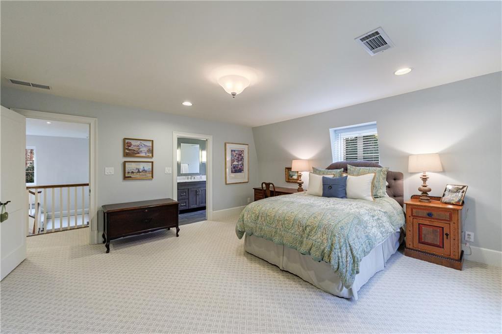 3302 W Andrews Drive NW