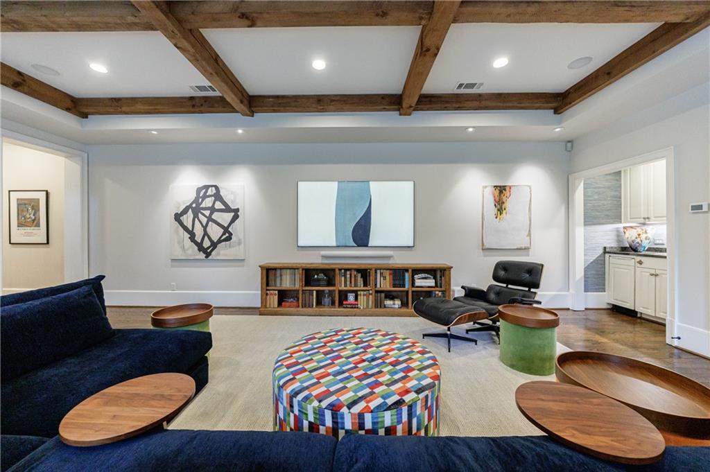 3302 W Andrews Drive NW