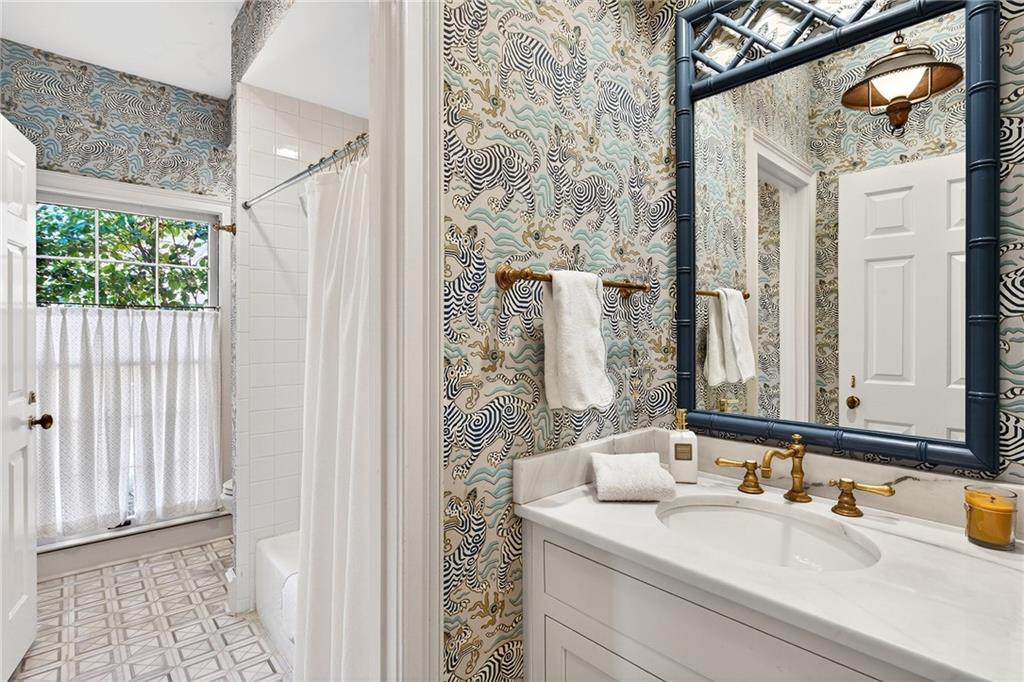 3642 Mayfair Road NE