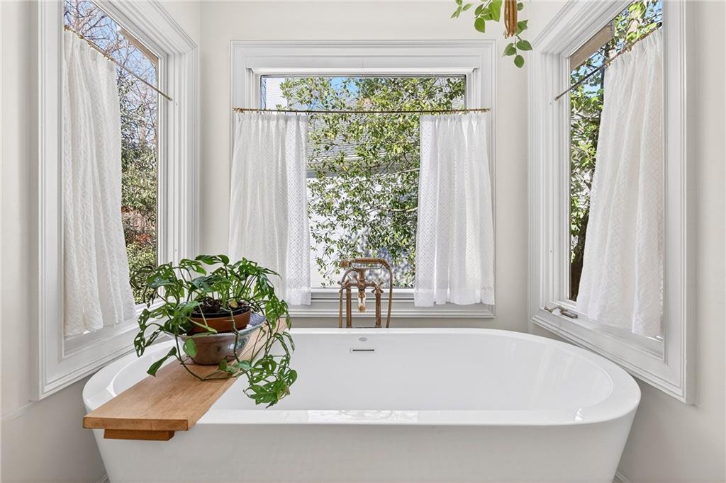 3642 Mayfair Road NE