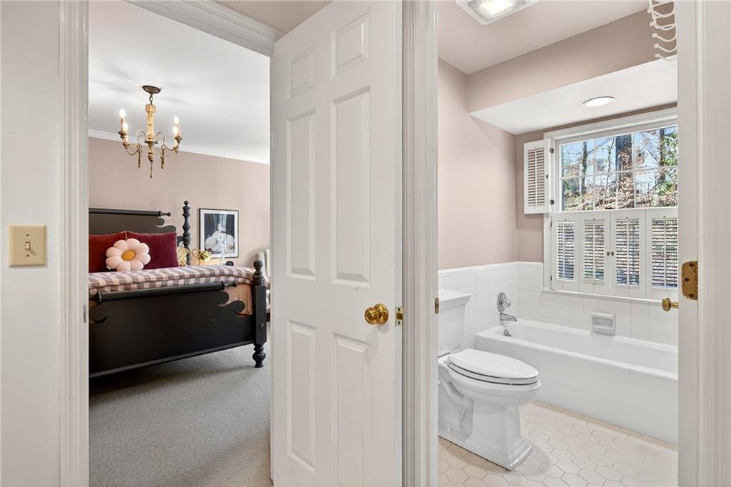 3642 Mayfair Road NE