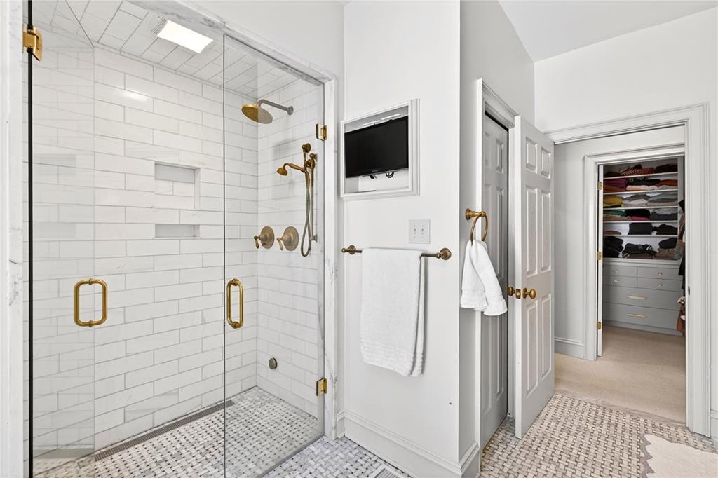 3642 Mayfair Road NE