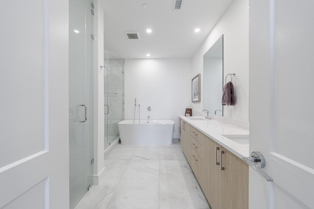 2425 Peachtree Road NE Unit 1401