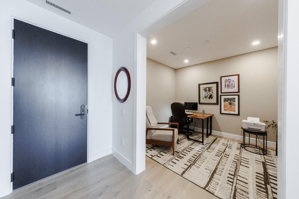 2425 Peachtree Road NE Unit 1401