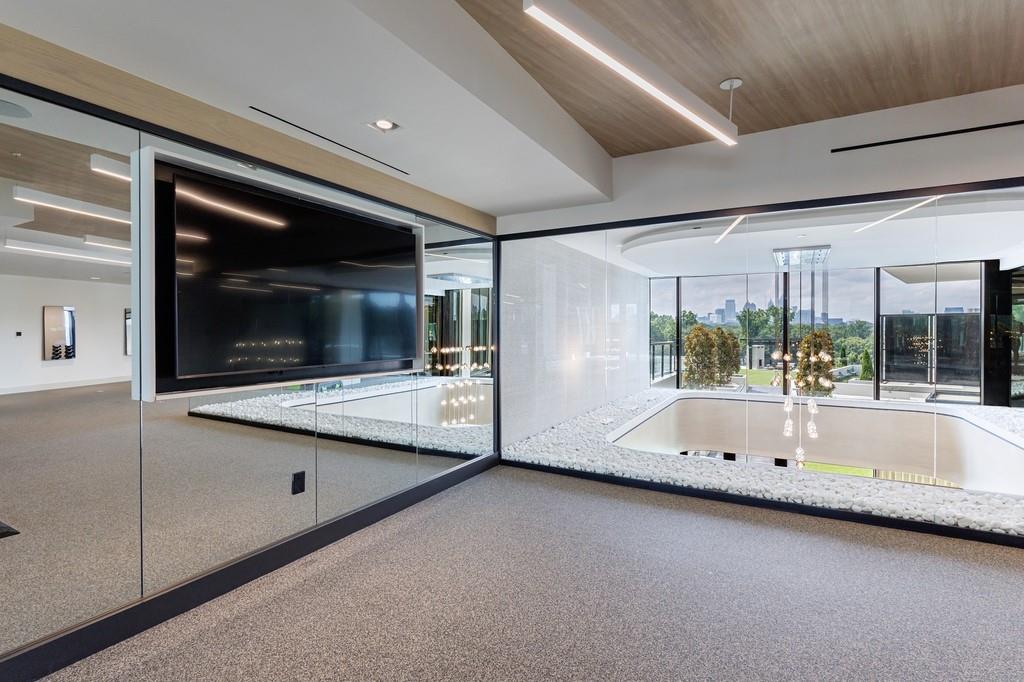 2425 Peachtree Road NE Unit 1401