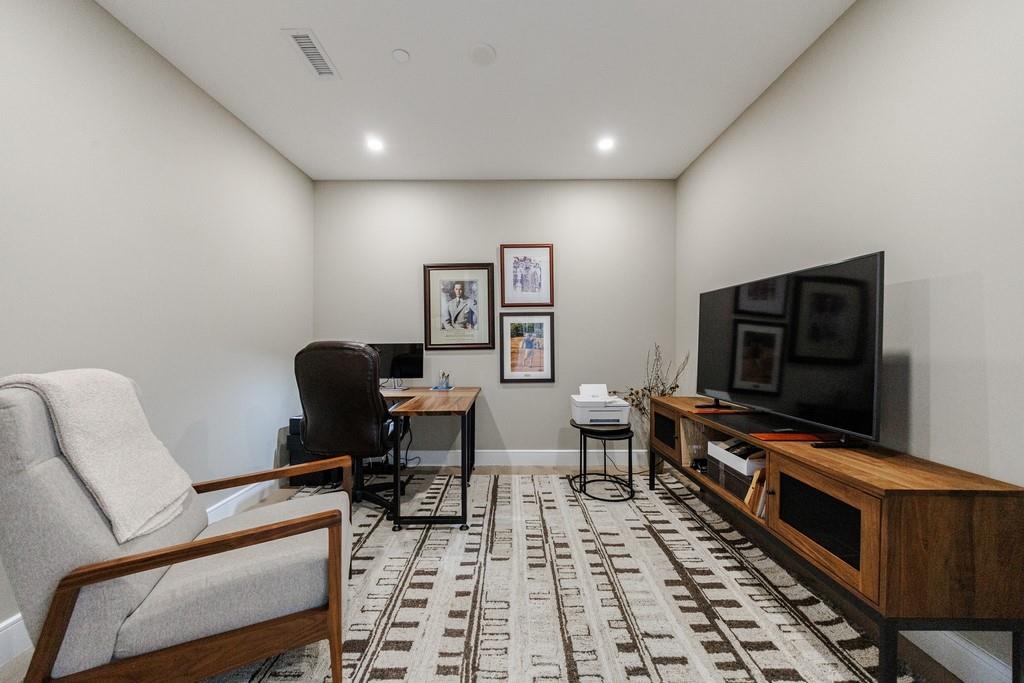 2425 Peachtree Road NE Unit 1401