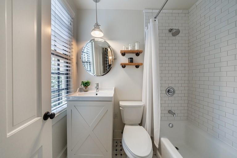 360 Argonne Drive NW