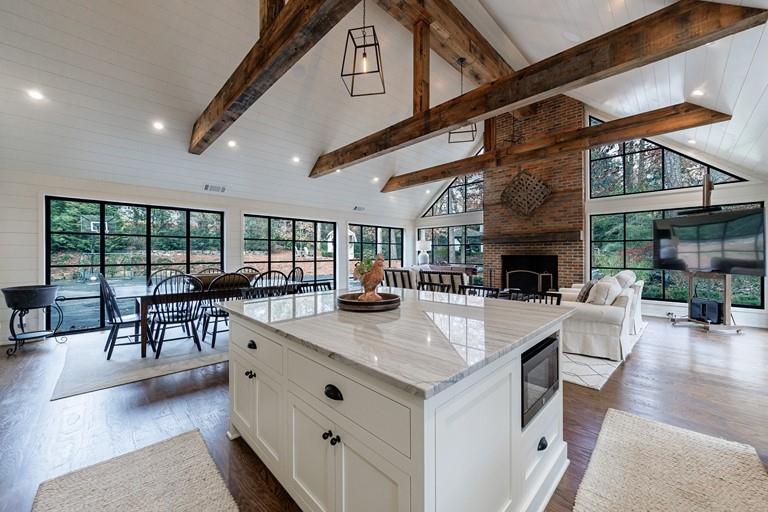 360 Argonne Drive NW