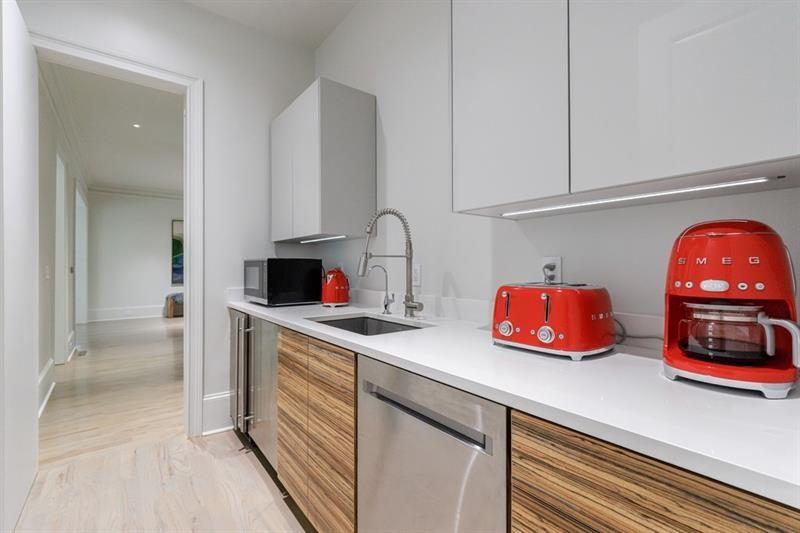 3117 W Roxboro Road NE