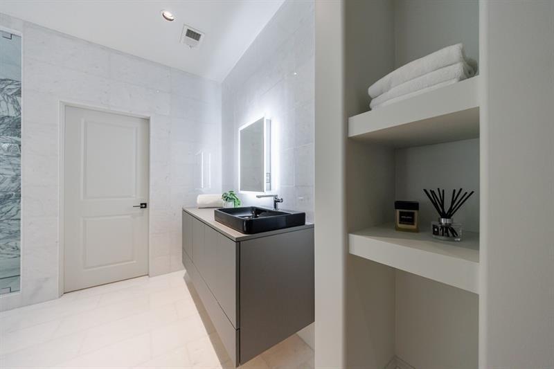 3117 W Roxboro Road NE