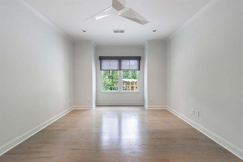 3117 W Roxboro Road NE