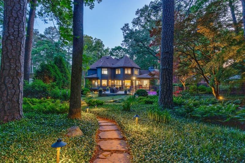 3117 W Roxboro Road NE