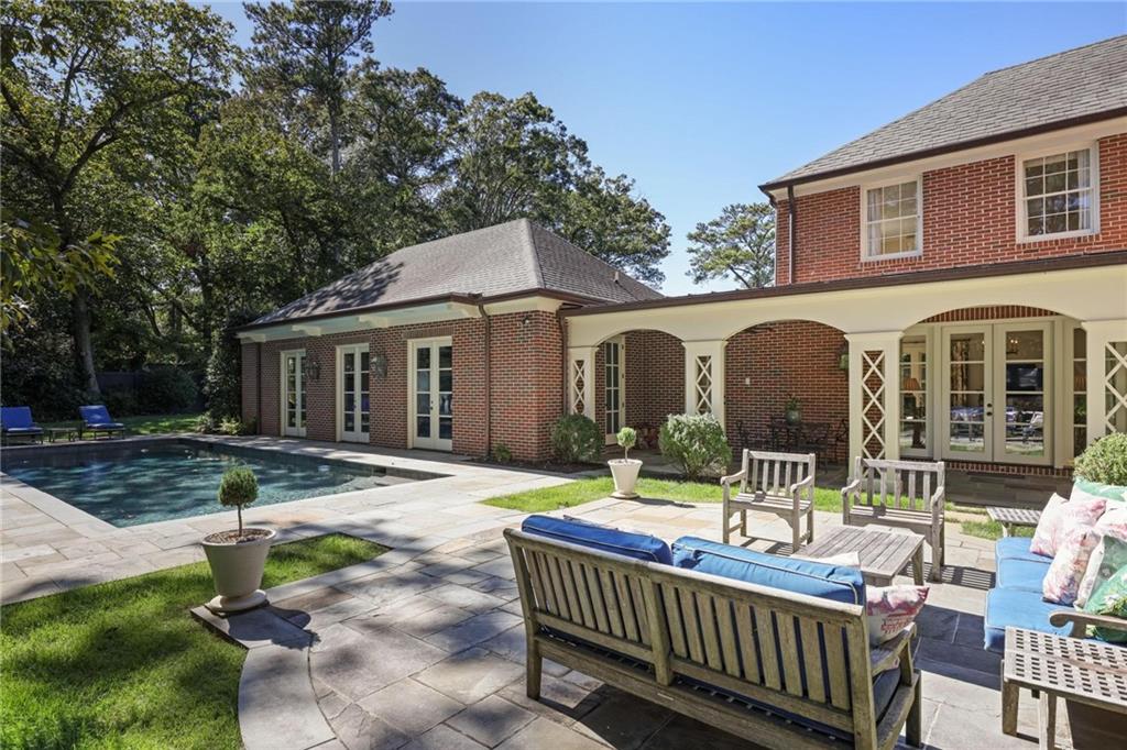 288 Peachtree Battle Avenue NW