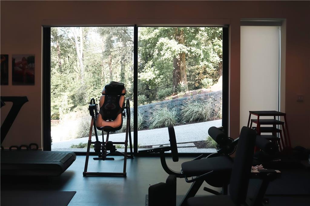 380 W Wesley Road NW