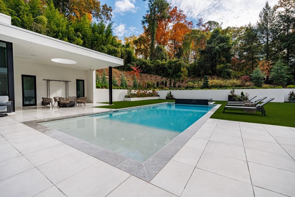 380 W Wesley Road NW