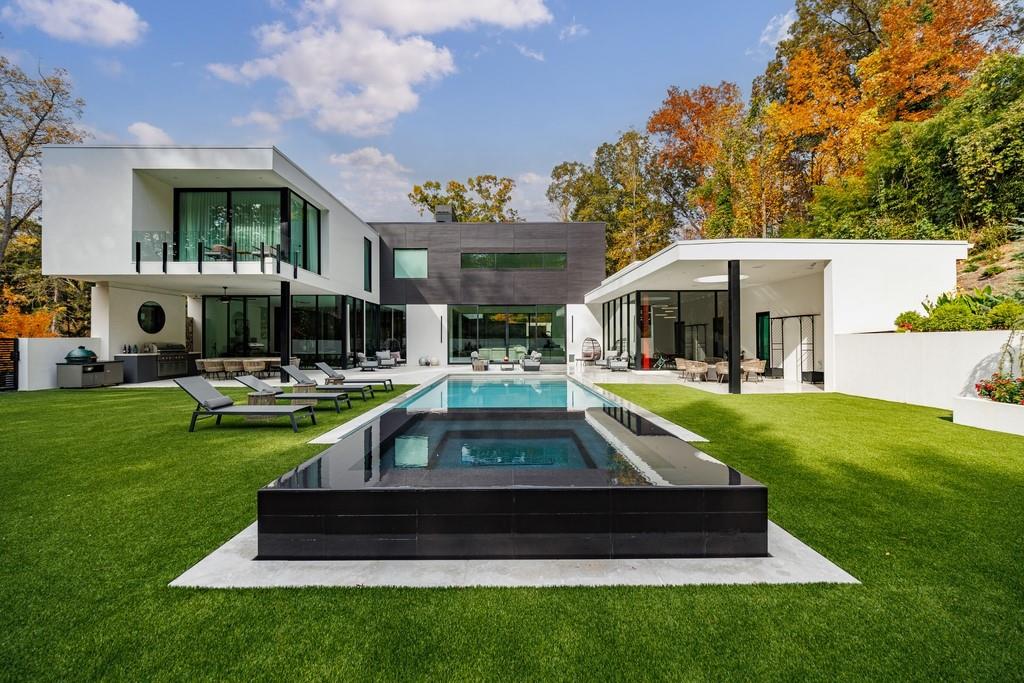 380 W Wesley Road NW