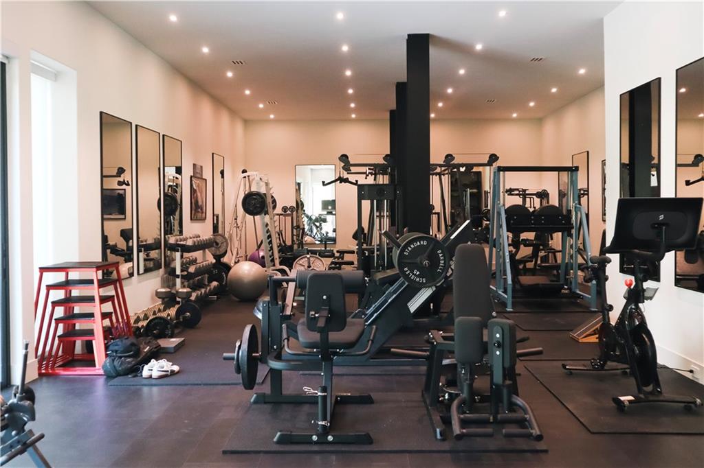 380 W Wesley Road NW