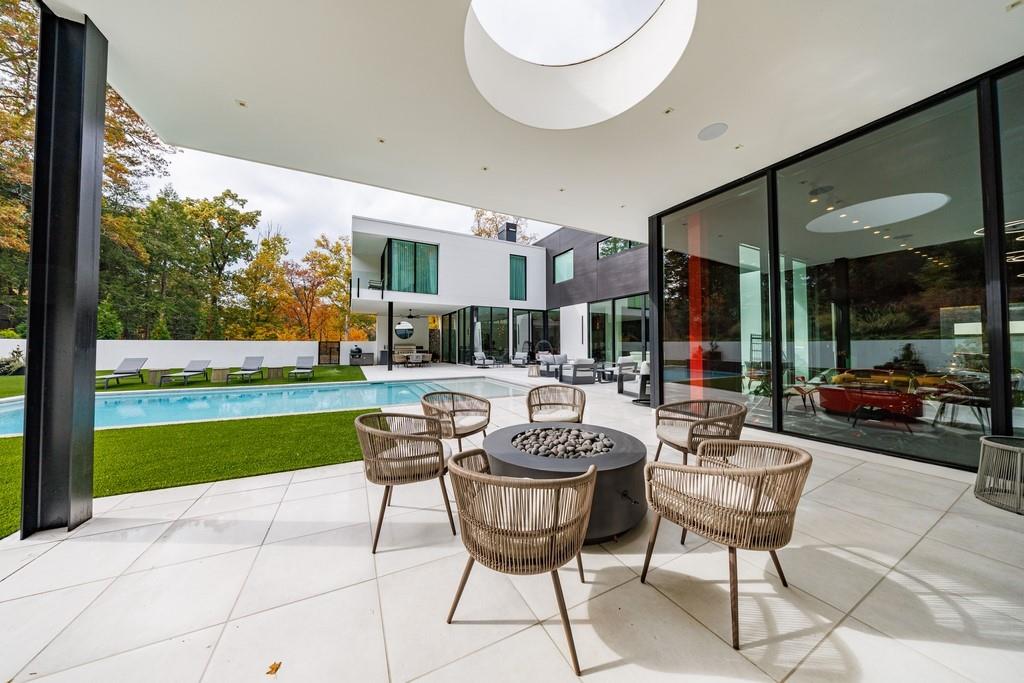 380 W Wesley Road NW